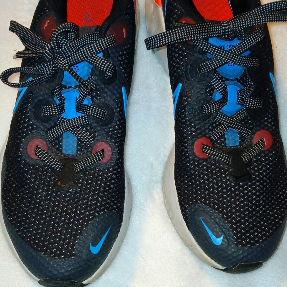 Used Nike Boys youth Renew Running shoes Size 5US in Black/Crimson
